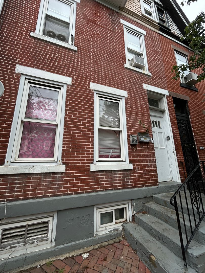 Trenton Apartment: 454 W Hanover St