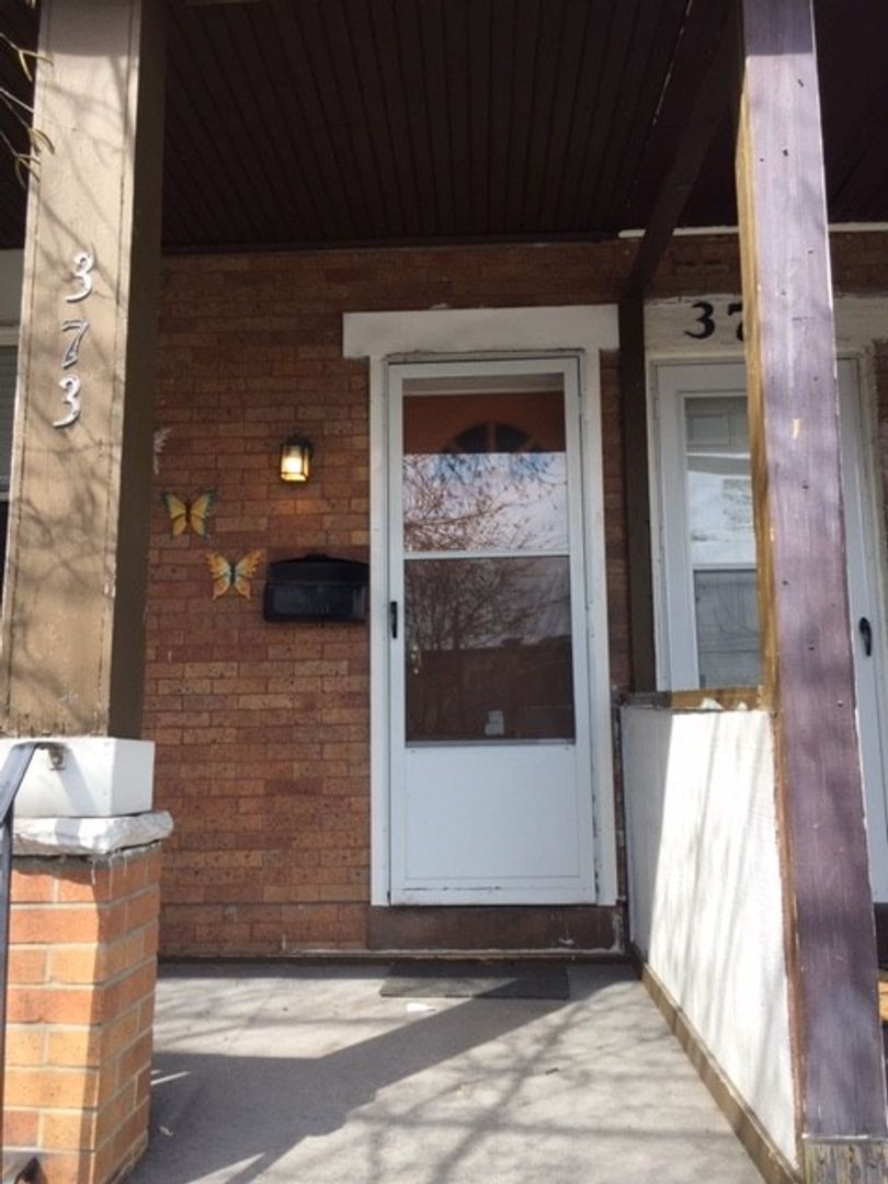 Trenton House: 373 3rd St