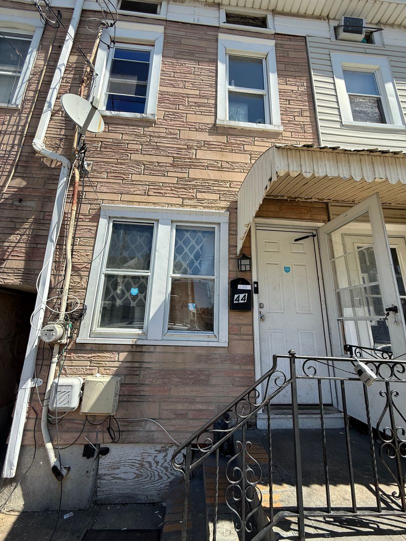 Trenton House: 44 Randall Ave