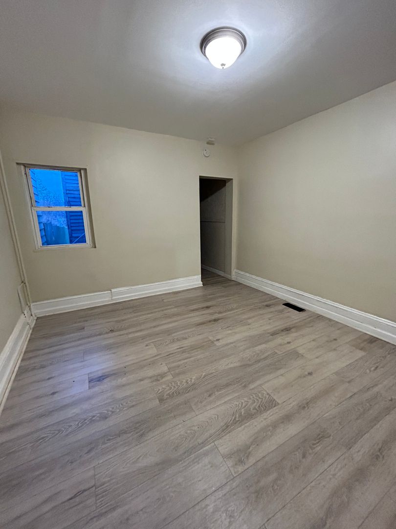 Trenton Apartment: 22 1/2 Seward Ave