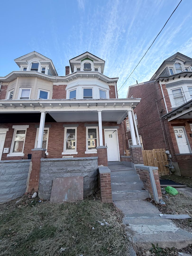 Trenton House: 163 Hoffman Ave