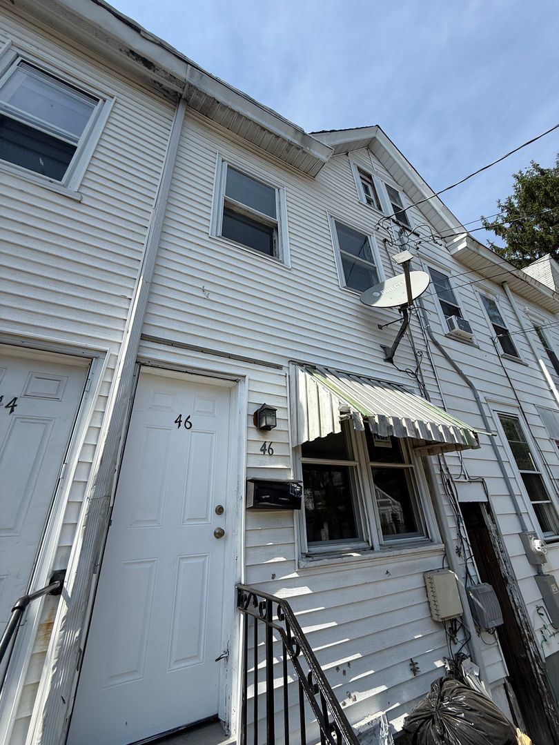 Trenton House: 46 Elm St