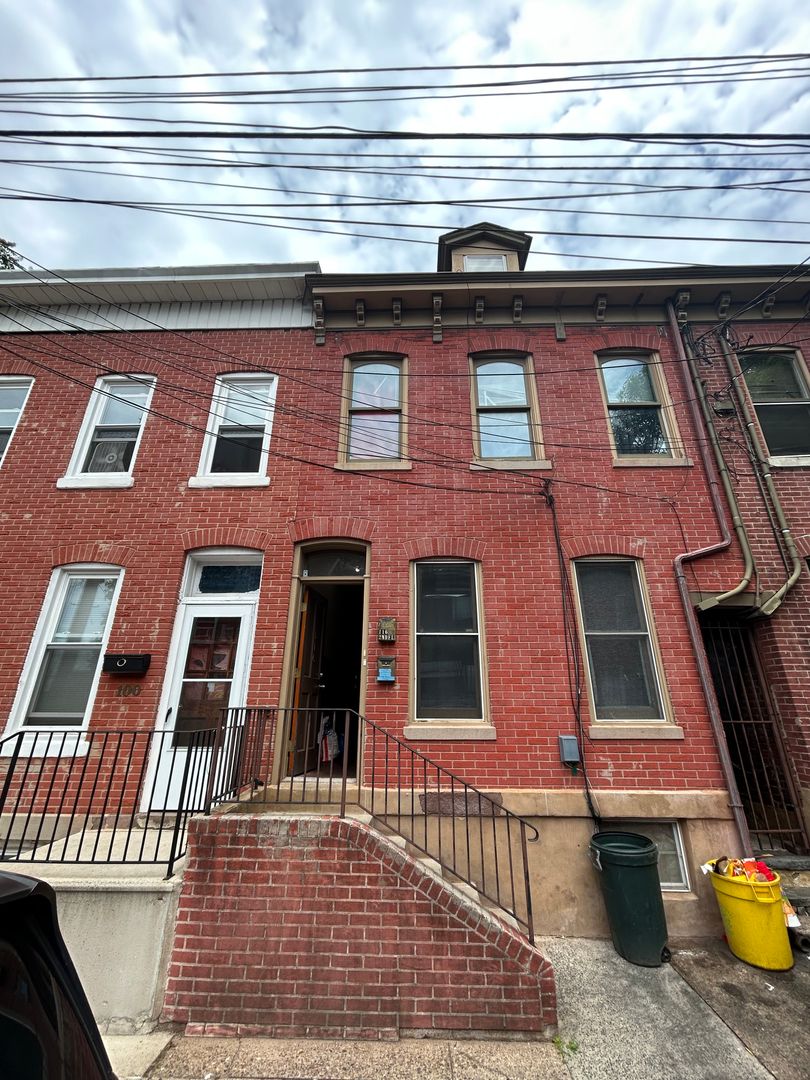Trenton Apartment: 116 Pearl St