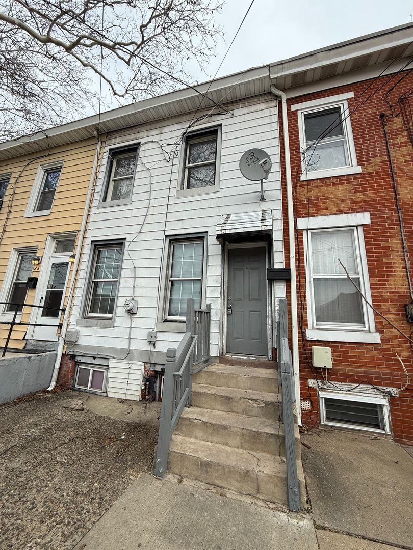 Trenton House: 30 Perrine Ave