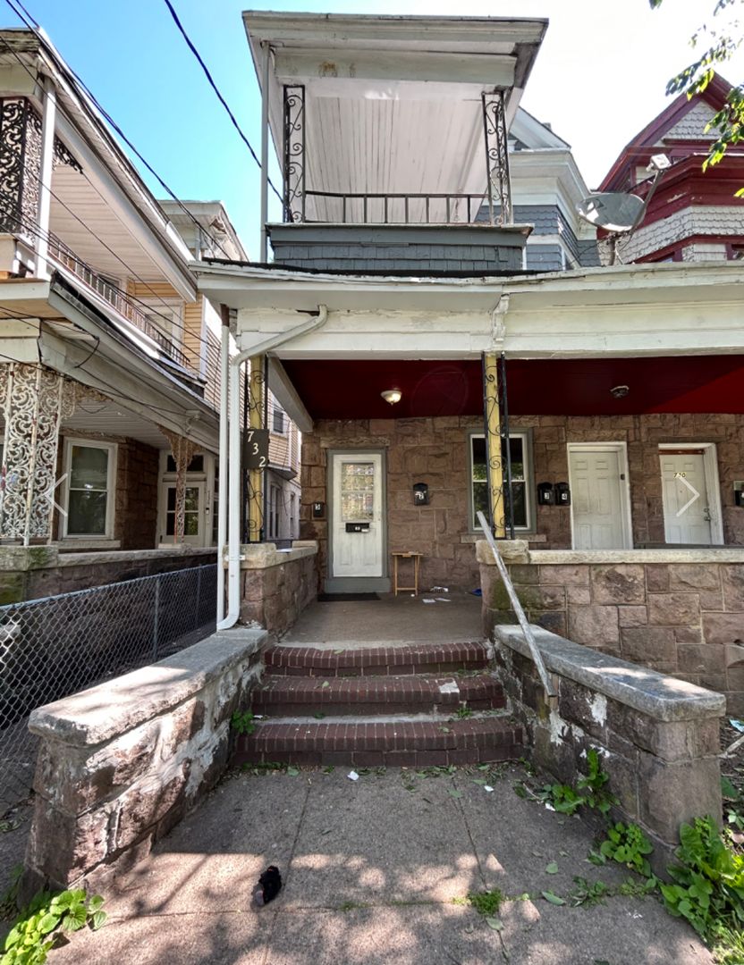 Trenton Apartment: 732 W State St