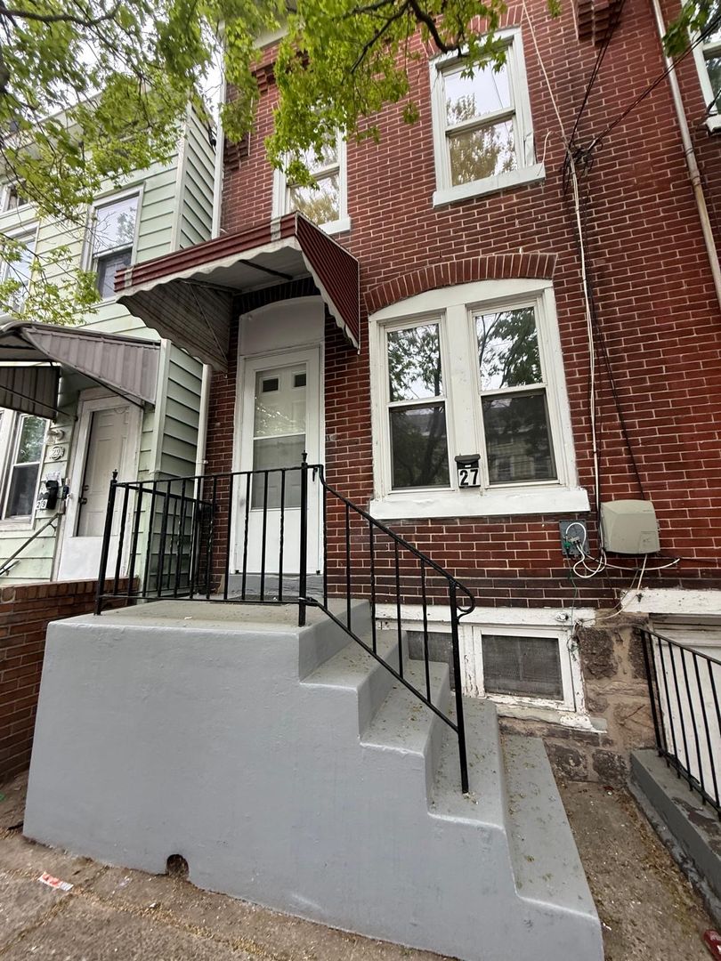 Trenton House: 27 Jersey St