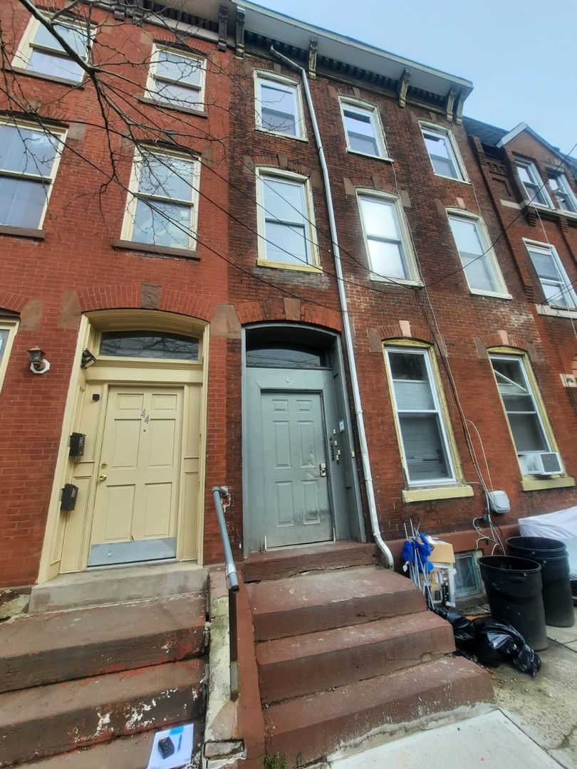 Trenton Apartment: 42 Carroll ST