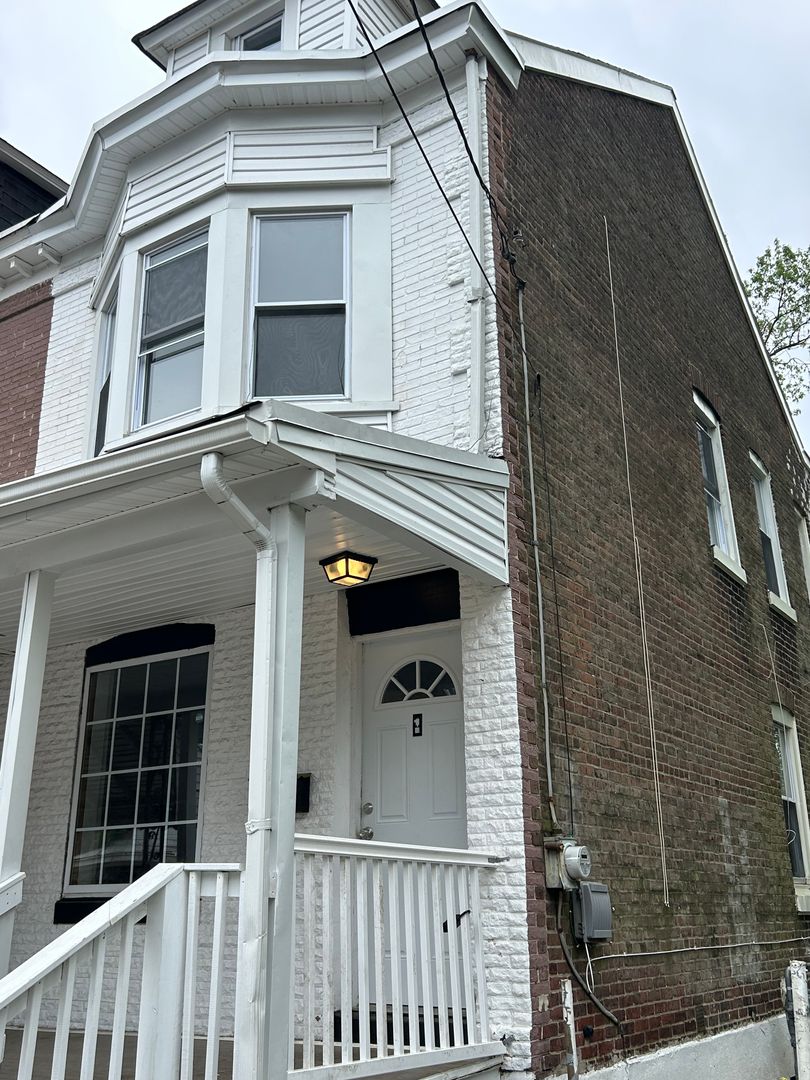 Trenton House: 19 E Ingham Ave