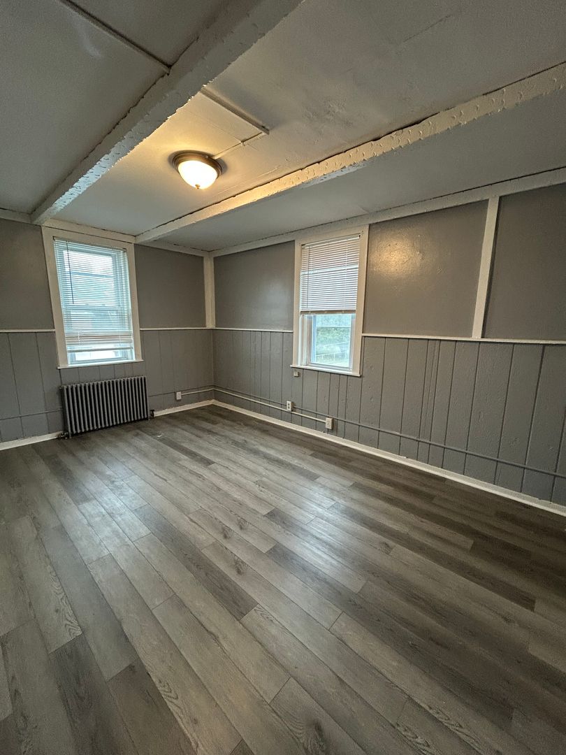 Florence Apartment: 701 West Second street