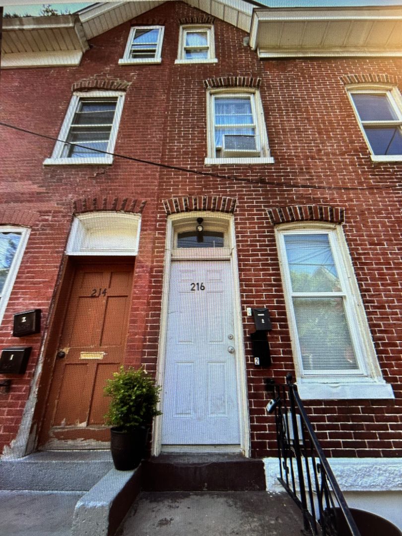 Trenton Apartment: 216 Pearl St
