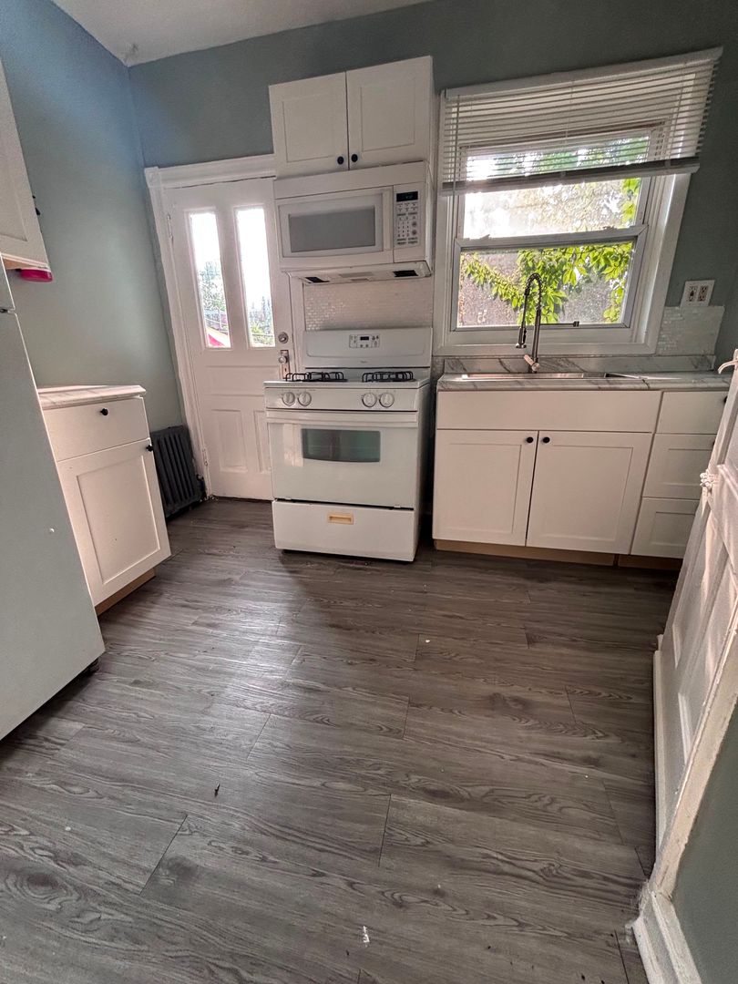 Philadelphia House: 228 North Edgewood