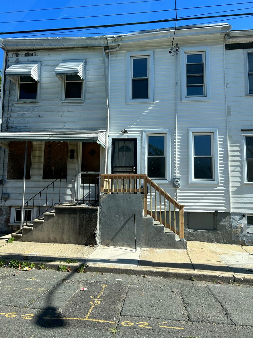 Trenton House: 38 Bond St