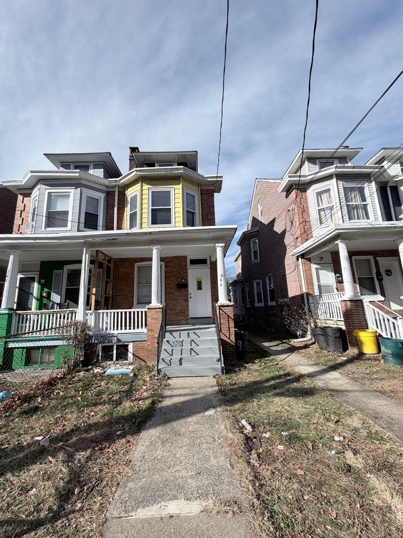 Trenton House: 659 Second St