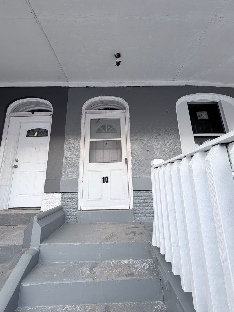 Trenton Apartment: 10 Jarvis Pl