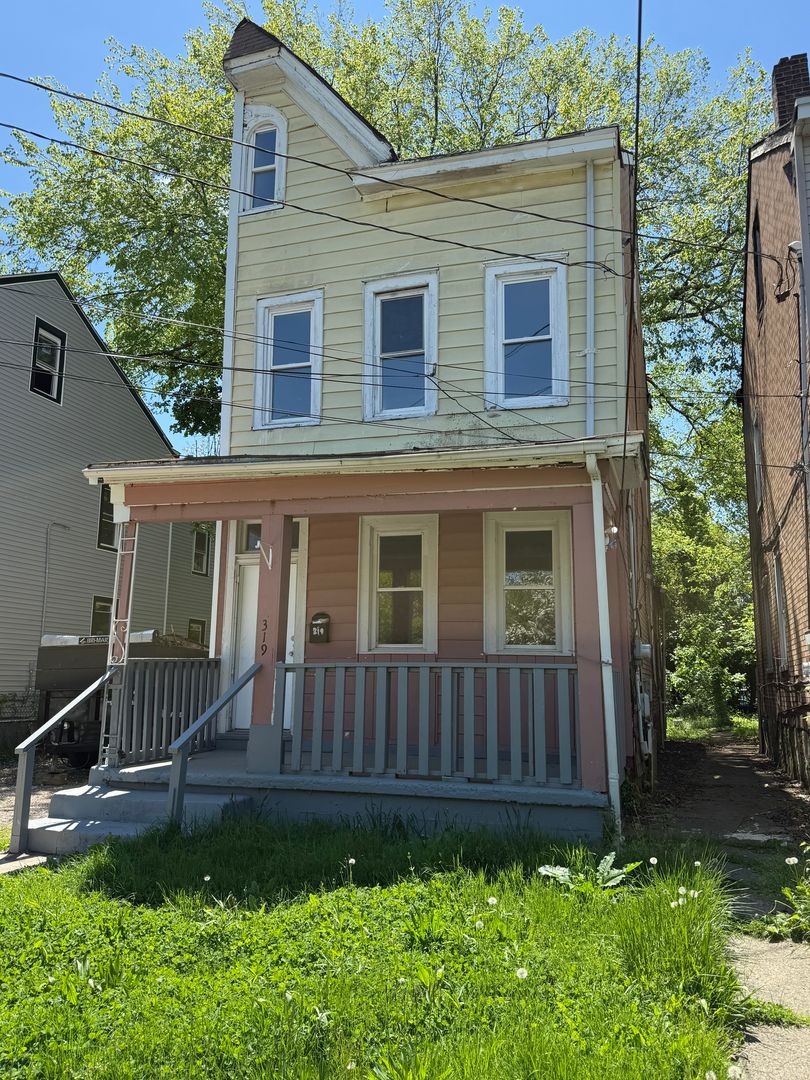 Trenton House: 319 Rutherford Ave