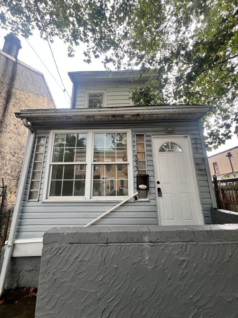 Trenton House: 373 Saint Joes Ave