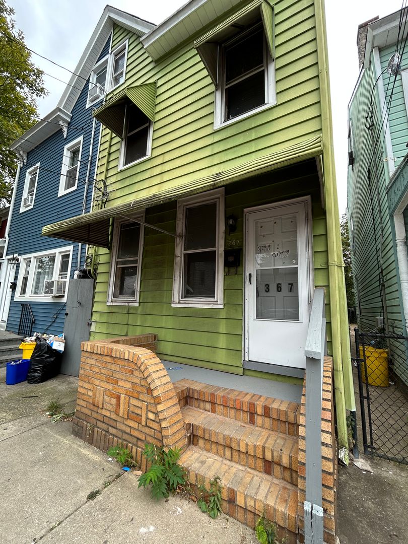 Trenton House: 367 Hewitt St