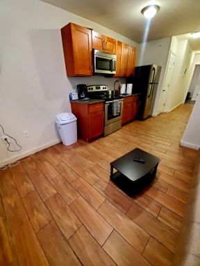 2 beds 2 bath FULLY FURNISHES Short terms lease as well! – photo 1