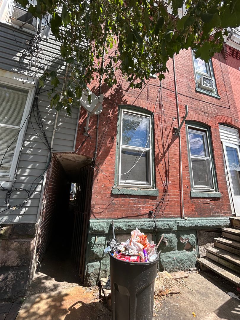 Trenton House: 22 Houghton Ave