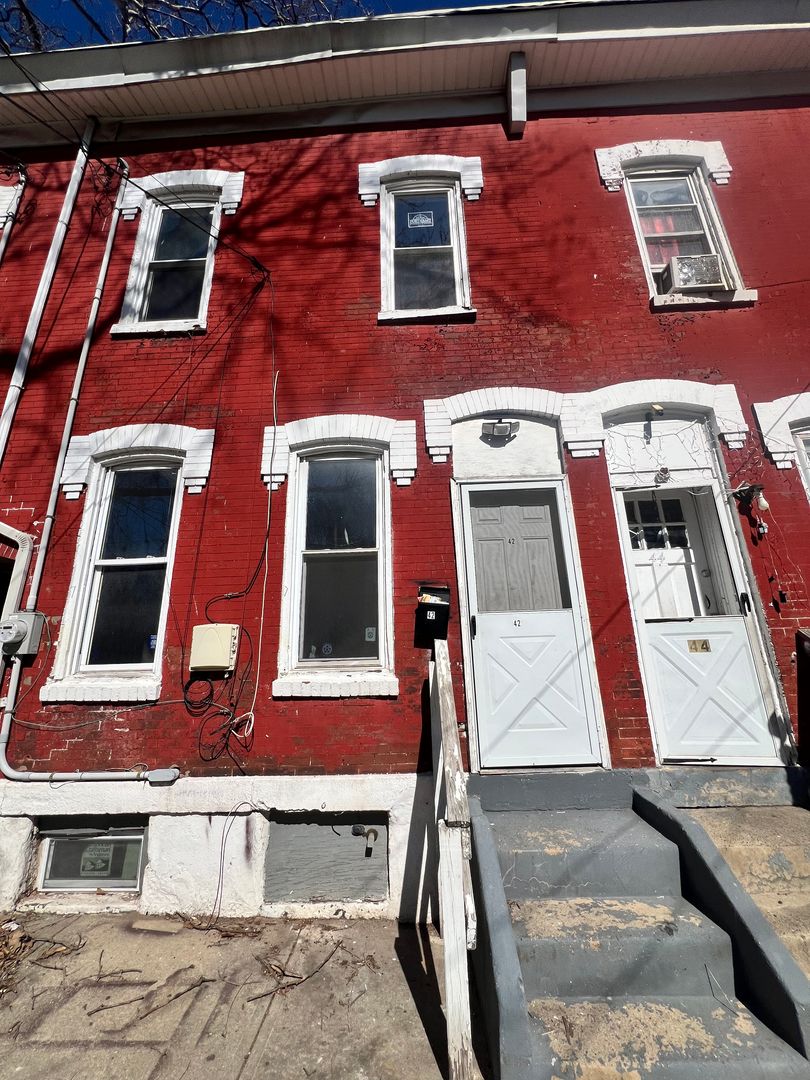 Trenton House: 42 Grant St