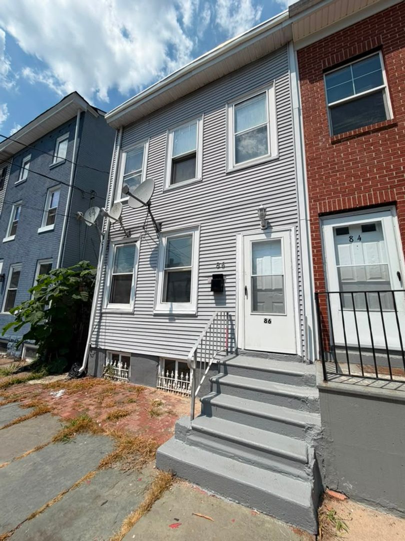 Trenton House: 86 Spring St