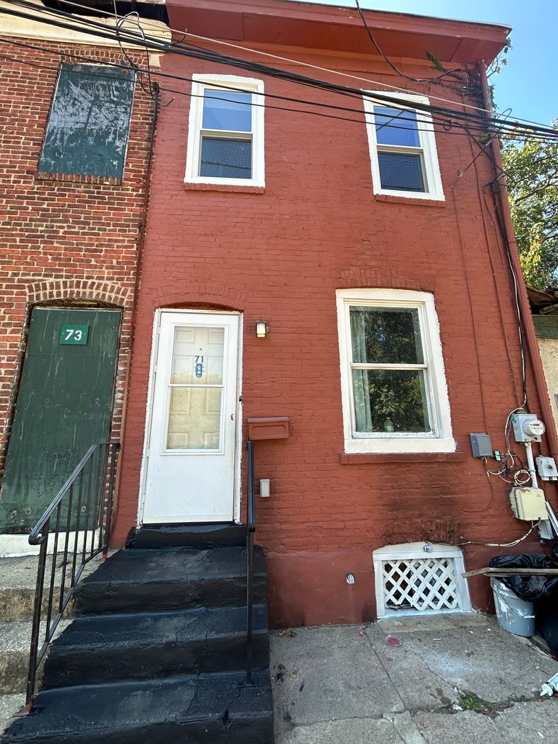 Trenton House: 71 Power St