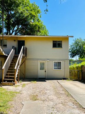 Unique 1/1 in Crestview- Available NOW! – photo 1