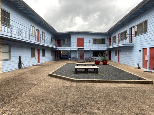 1/1 in West Campus – photo 1