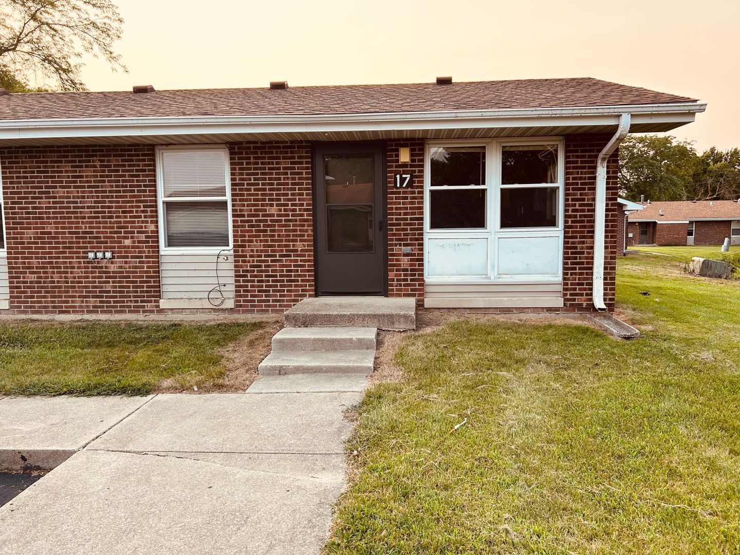 Chatsworth Apartment: 1-24 Reni Court