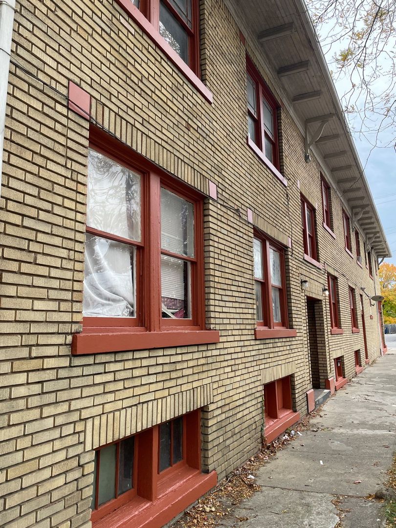 Cleveland Apartment: 234 East 156th Street