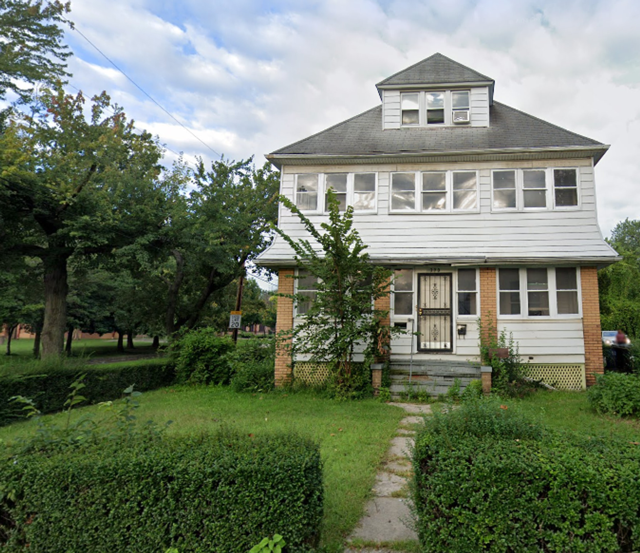 Cleveland Apartment: 390 East 152nd Street