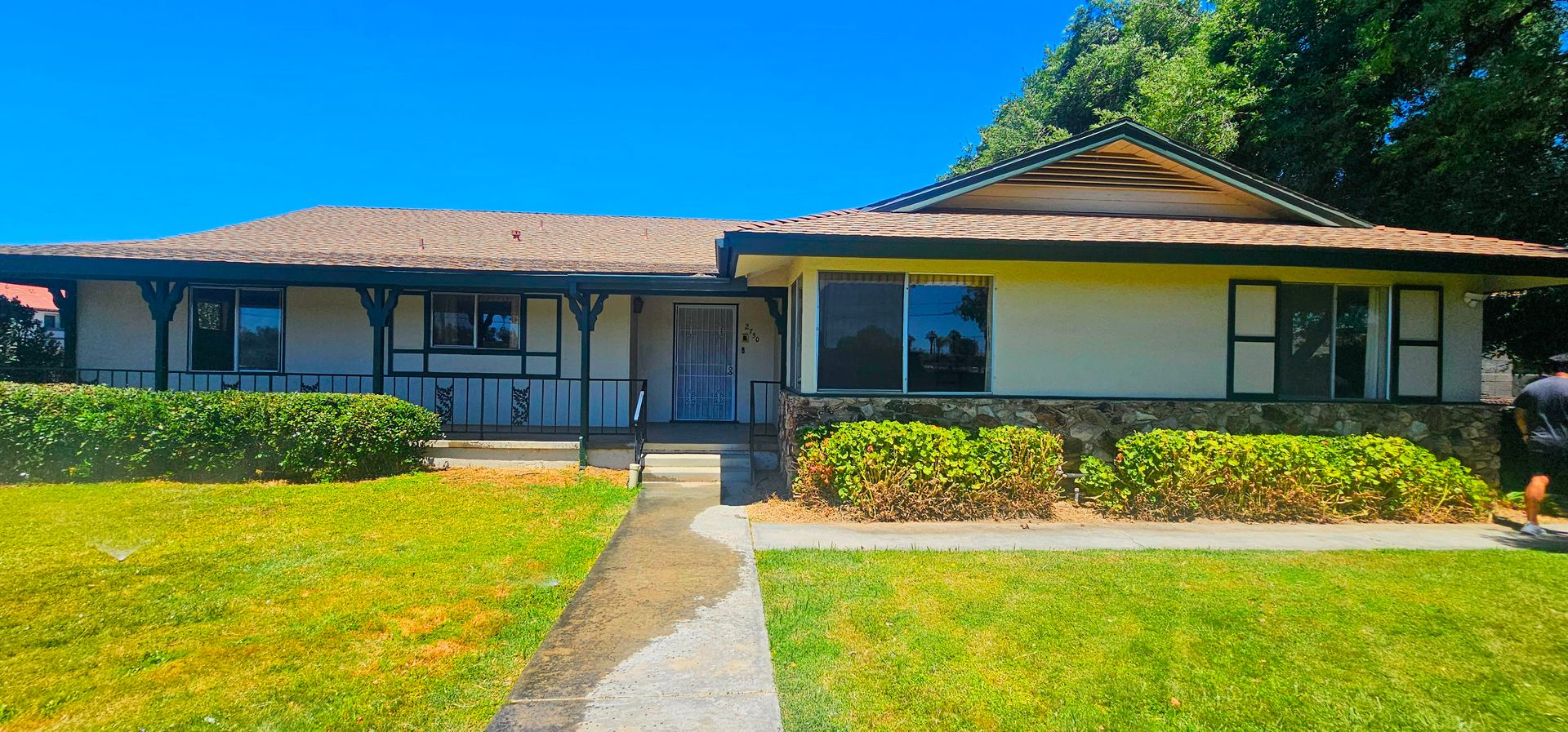 5 bed 2.5 bath Single Story With 3 CAR Garage and A huge secured fenced parking- All pets welcome