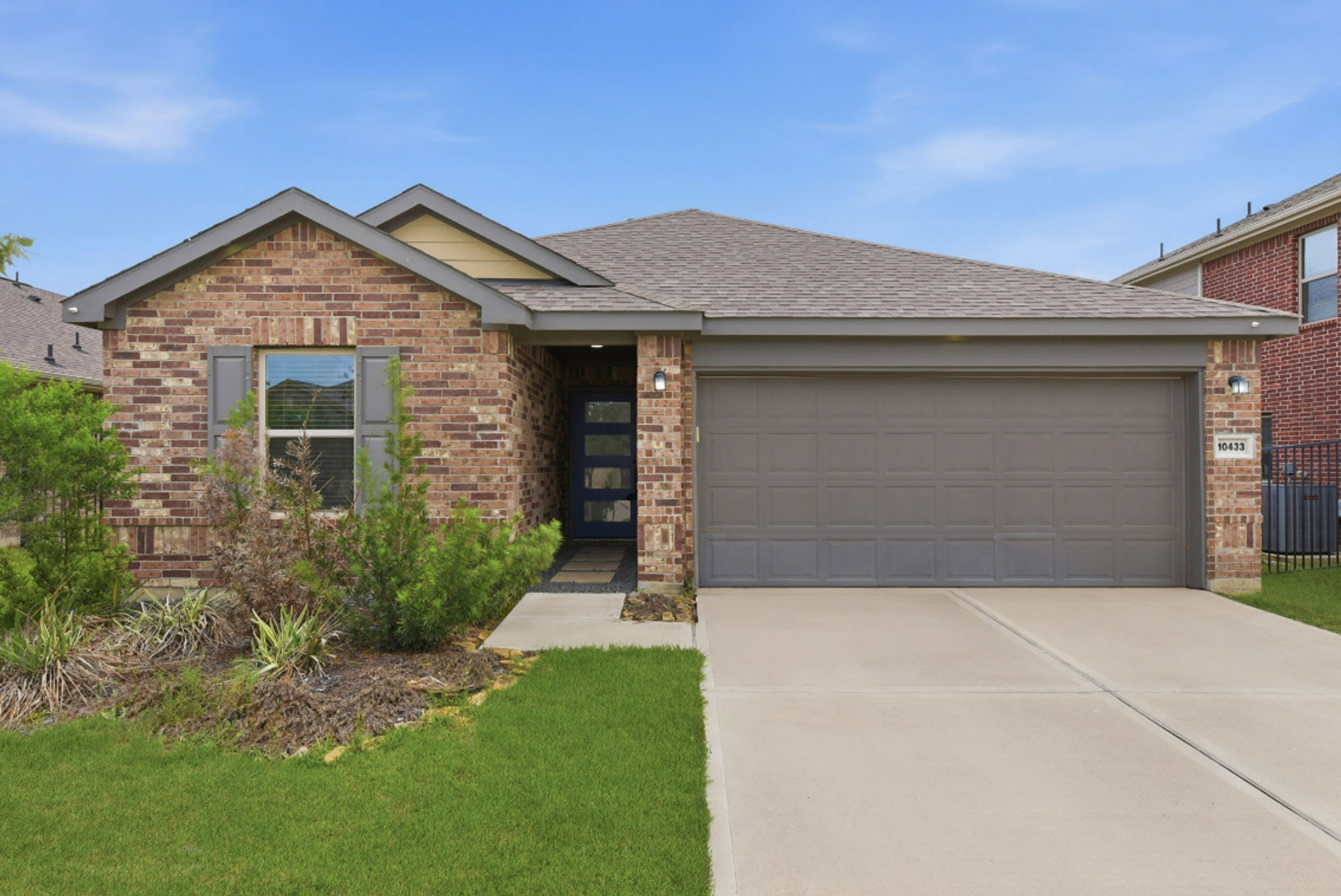 Rosharon House: 10433 Russell Pines Dr