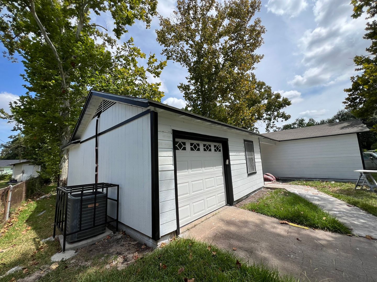 Houston House: 7539 Carothers Street, Houston