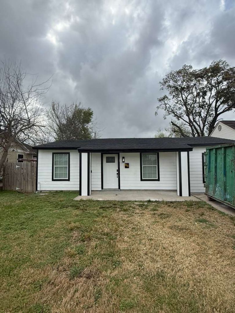 Pasadena House: 133 Pomeroy Ave