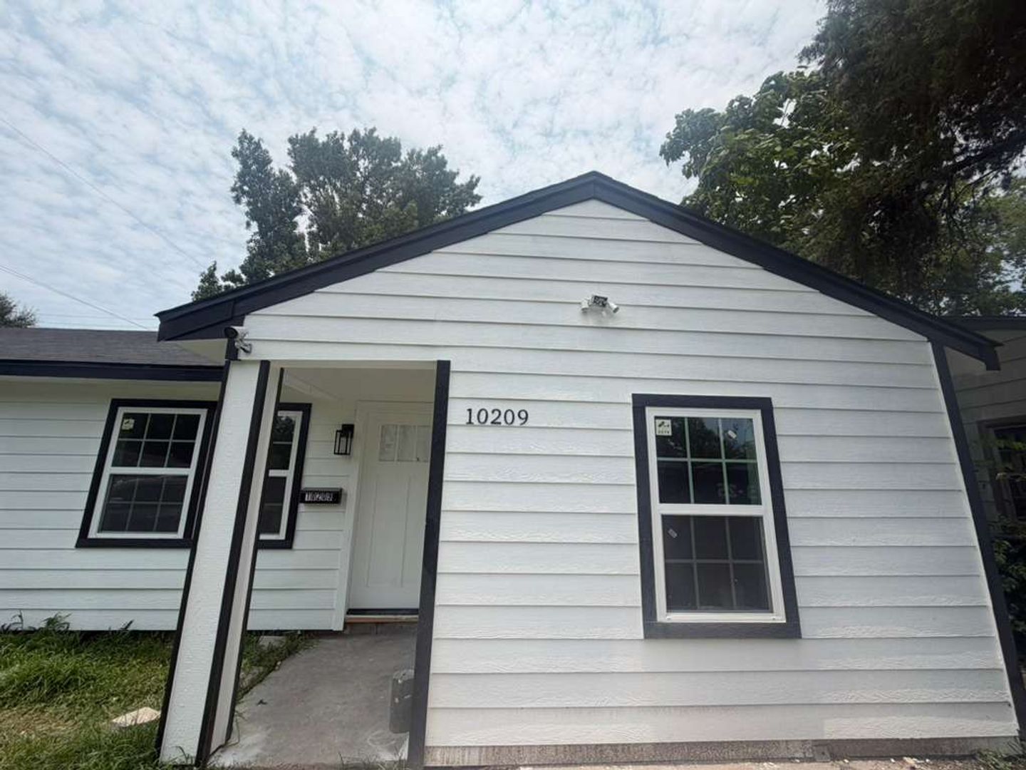 Houston House: 10209 Kelburn Dr