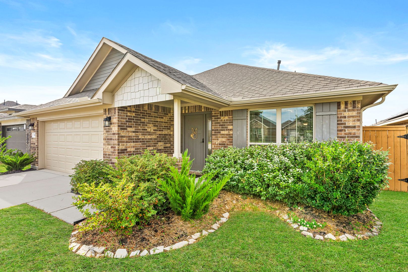 La Marque House: 13301 Lago Acero