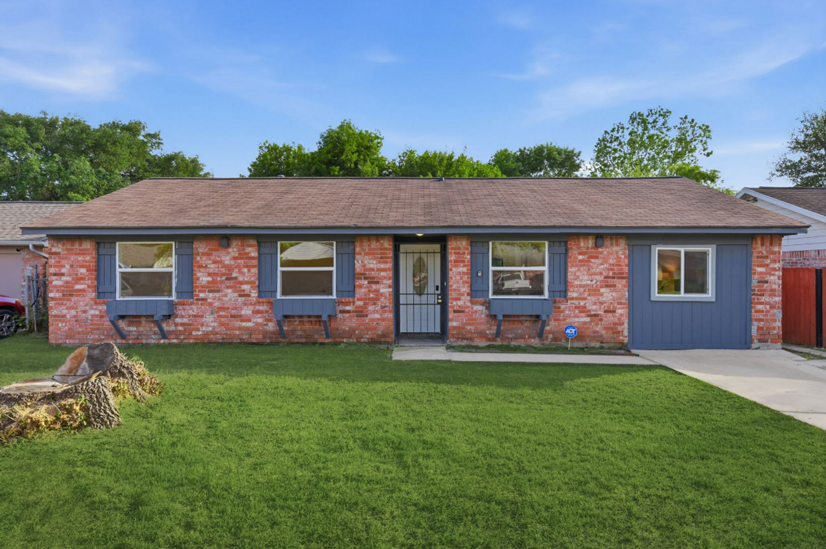 Houston House: 5207 Ridgeton Dr