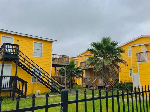 3 Bedroom Apartment – 2711 Avenue K, 09, Galveston, TX 77550