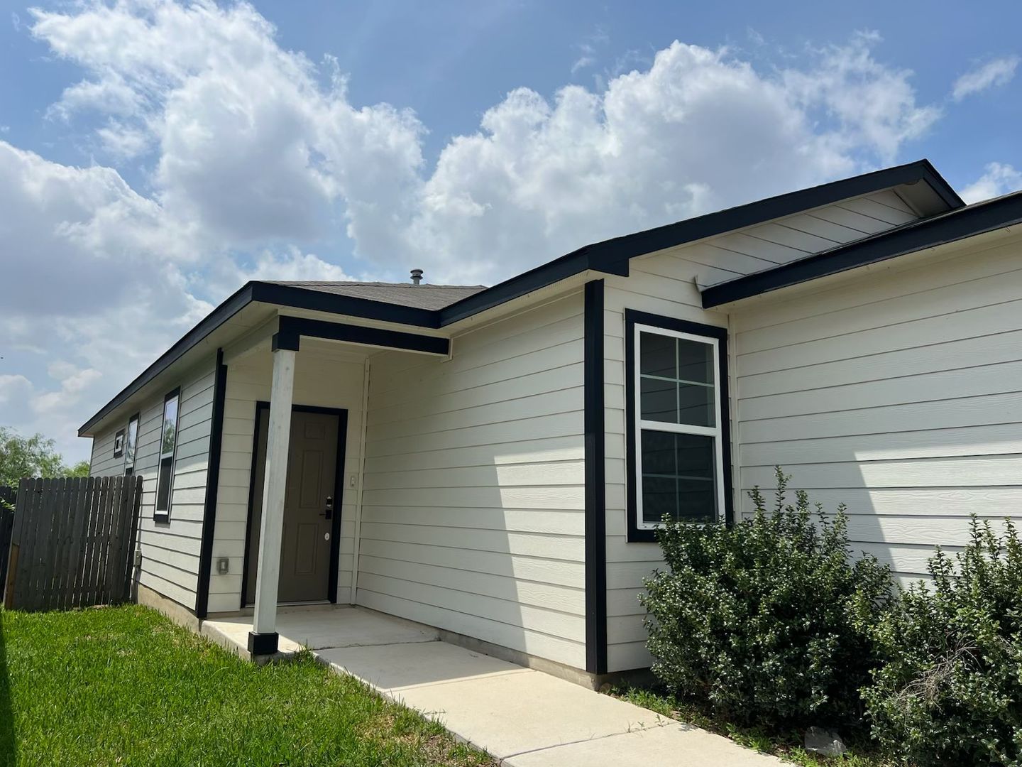 Saint Hedwing House: 3857 Ivy Path