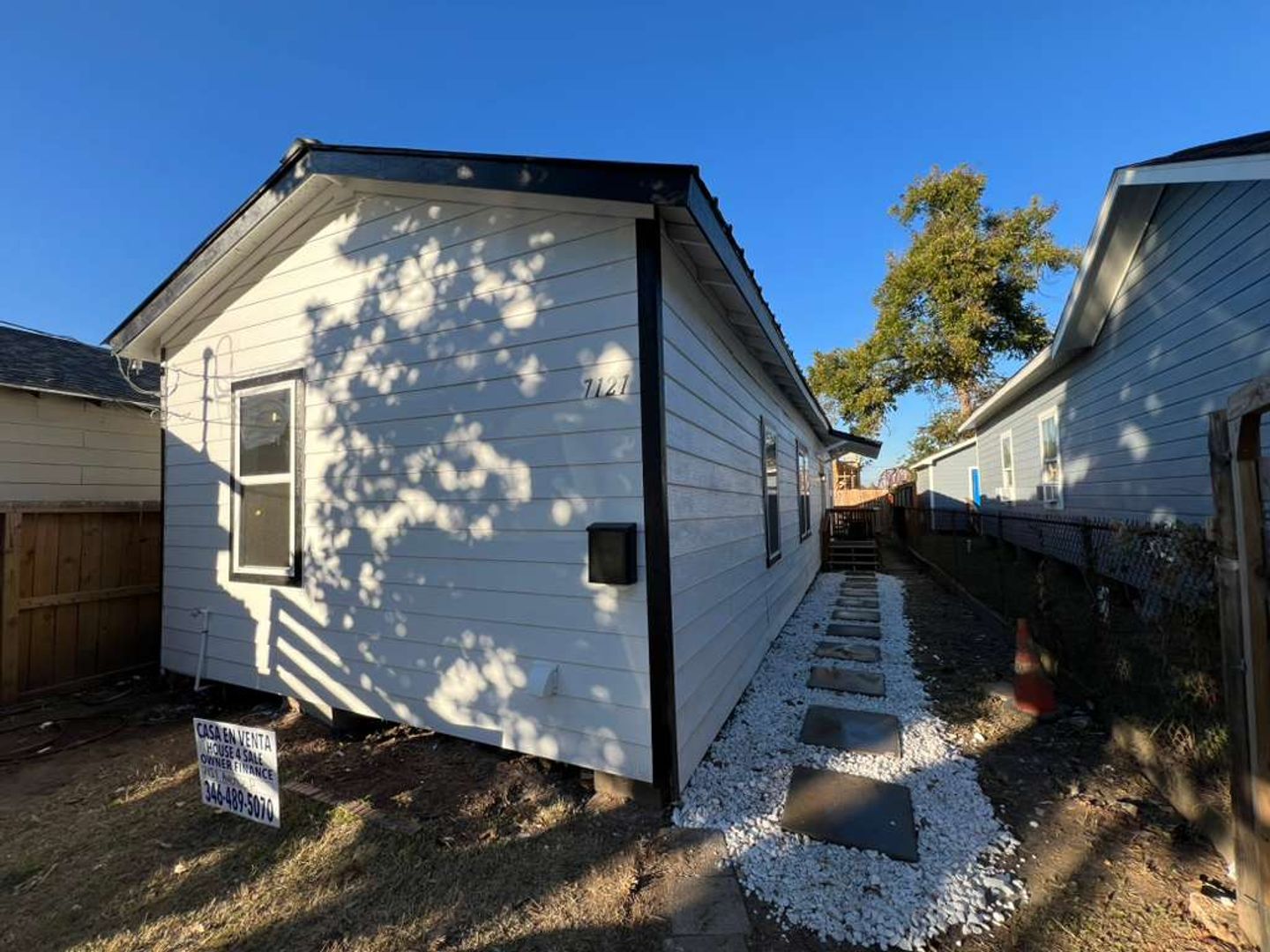 Houston House: 7121 Avenue P