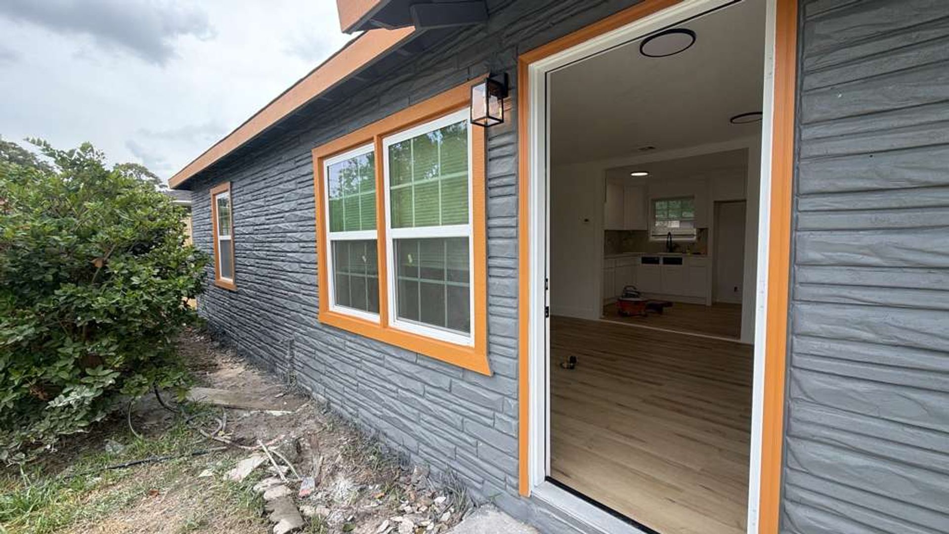 Houston House: 13510 Bandera St