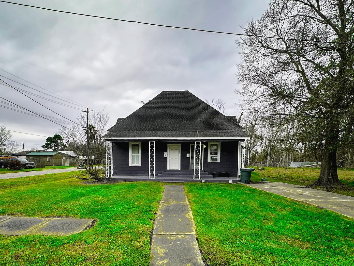 Beaumont Apartment: 690 Avenue E