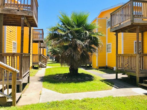 3 Bedroom Apartment – 2711 Avenue K, 10, Galveston, TX 77550