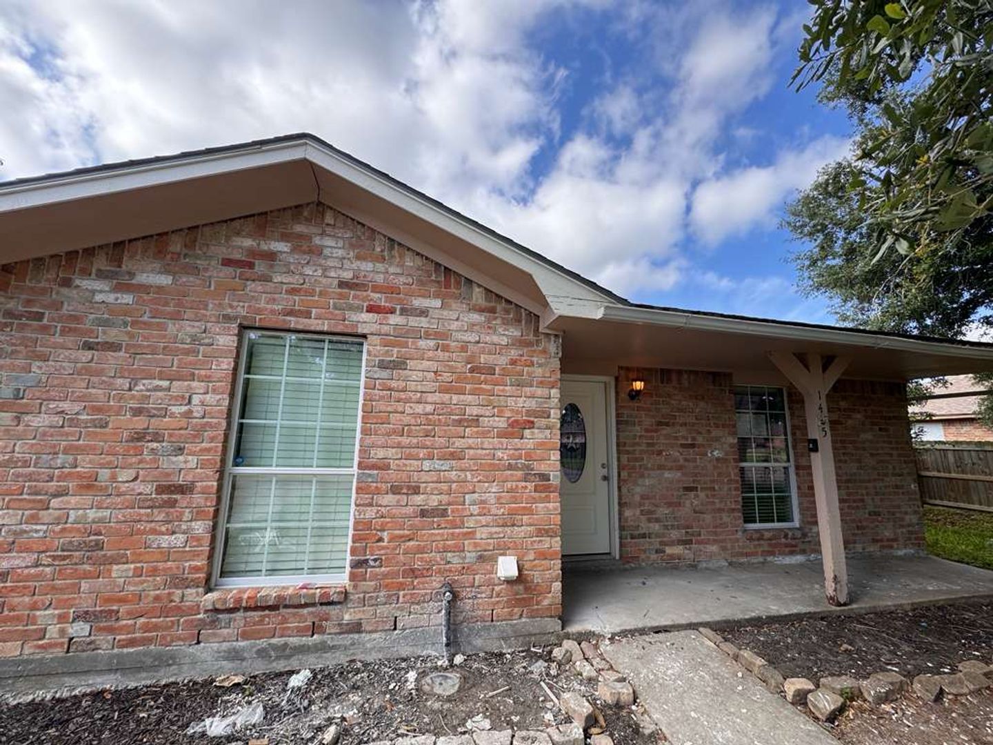 Angleton House: 1405 Northview Dr