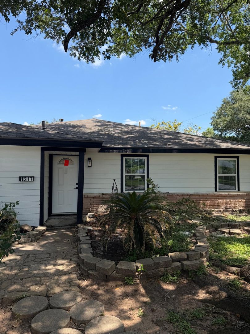 Rosenberg House: 1317 Tobola St