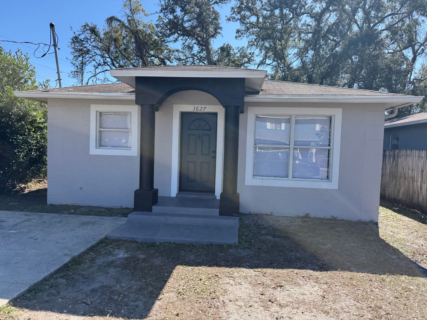 Tampa House: 3627 E Genesee St
