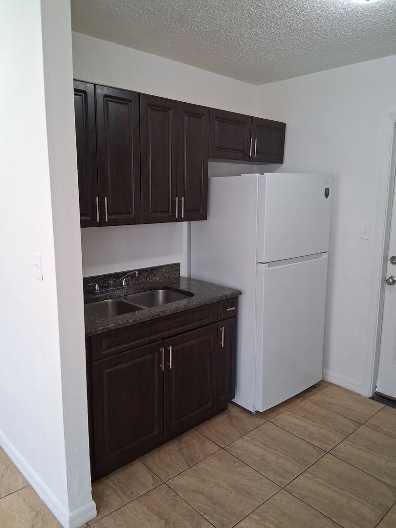 Tampa House: 2321 E 110 Ave