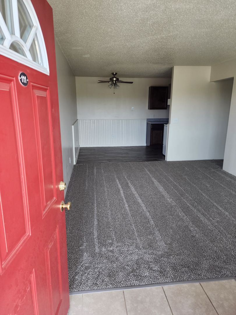 Wichita Apartment: 1940 S. Woodlawn