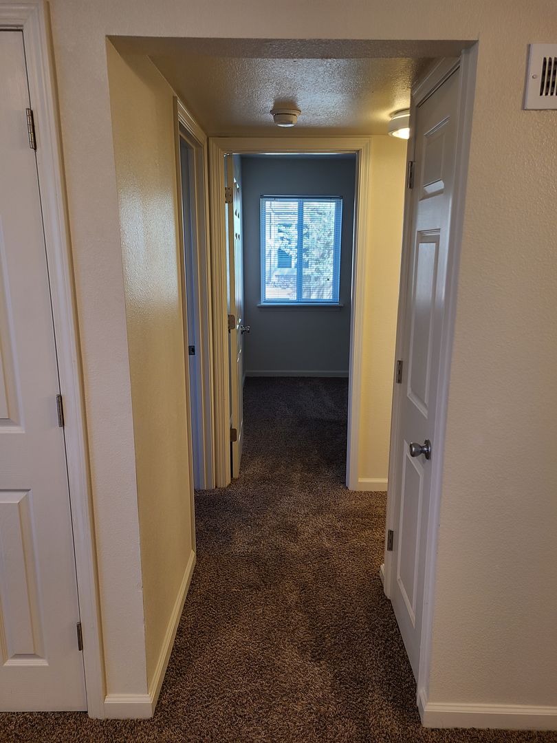 Wichita Apartment: 1940 S. Woodlawn